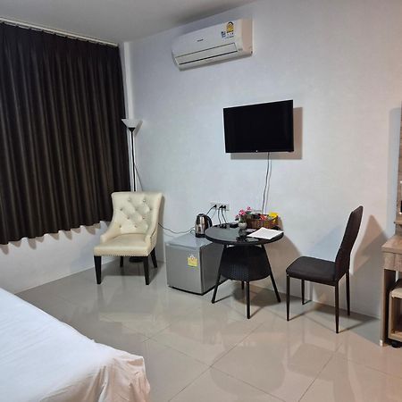 Dorothys Hotel Pattaya Bagian luar foto