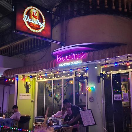 Dorothys Hotel Pattaya Bagian luar foto