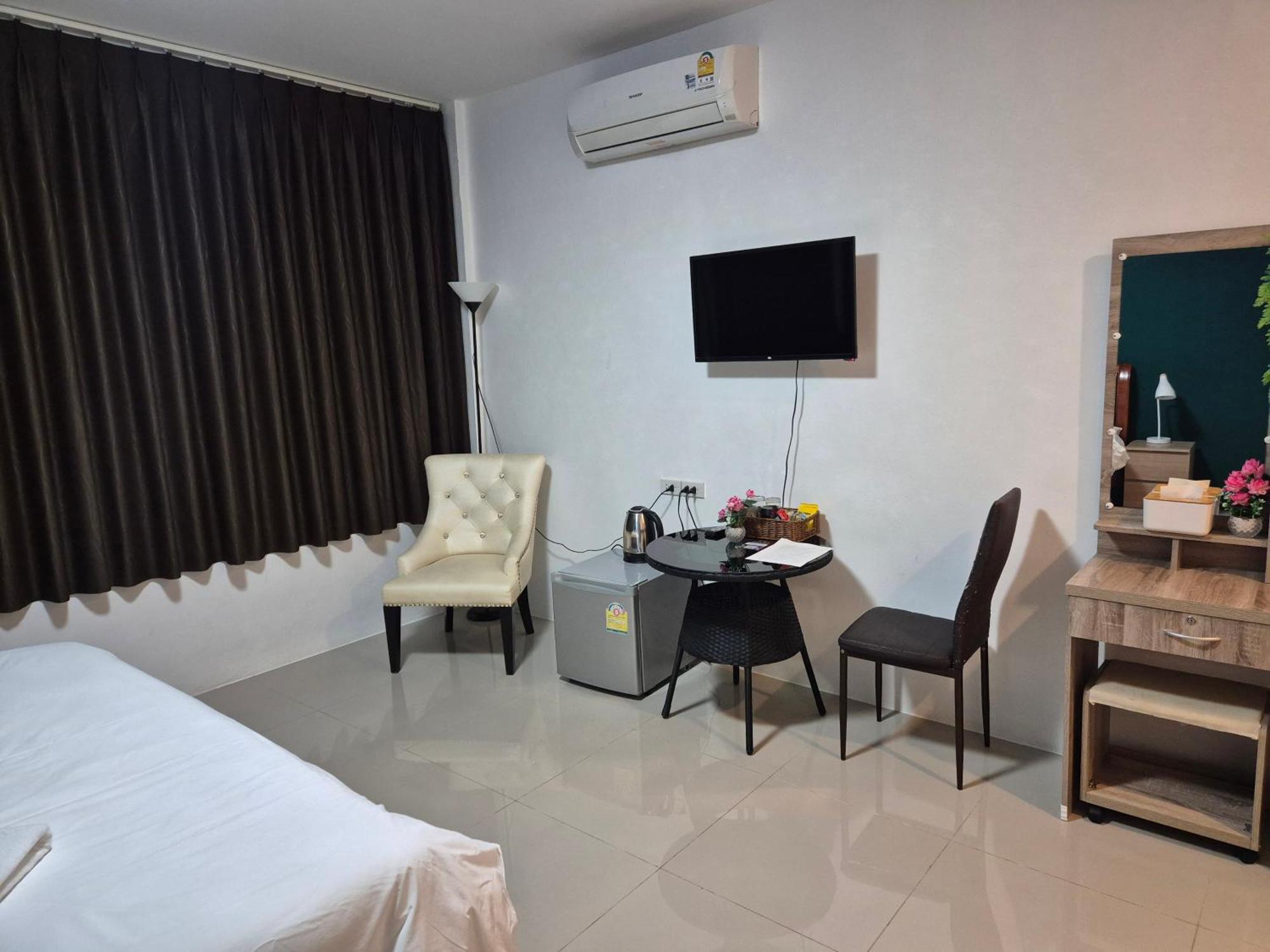 Dorothys Hotel Pattaya Bagian luar foto